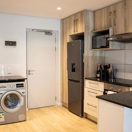Chic, Central, Family & Group Stay - Stylish 2 Ensuite Bedroom Apartment With Spacious Balcony Cape Town Exterior photo