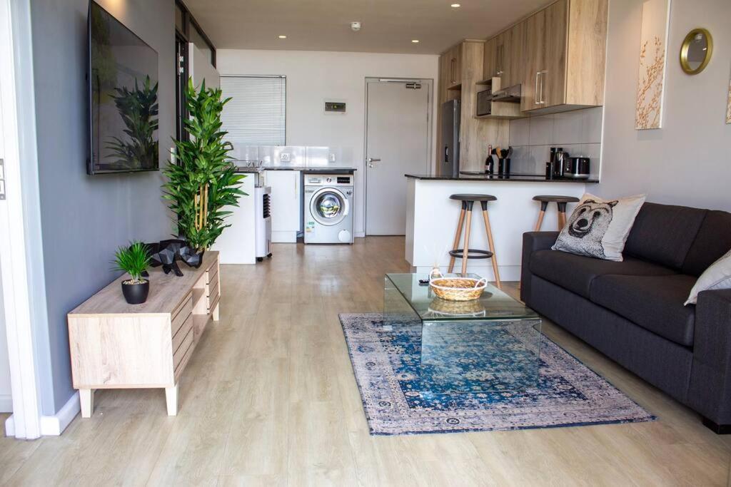 Chic, Central, Family & Group Stay - Stylish 2 Ensuite Bedroom Apartment With Spacious Balcony Cape Town Exterior photo