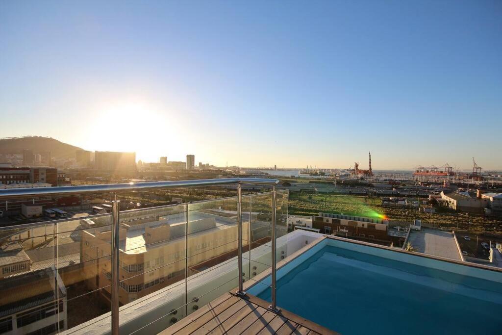 Chic, Central, Family & Group Stay - Stylish 2 Ensuite Bedroom Apartment With Spacious Balcony Cape Town Exterior photo