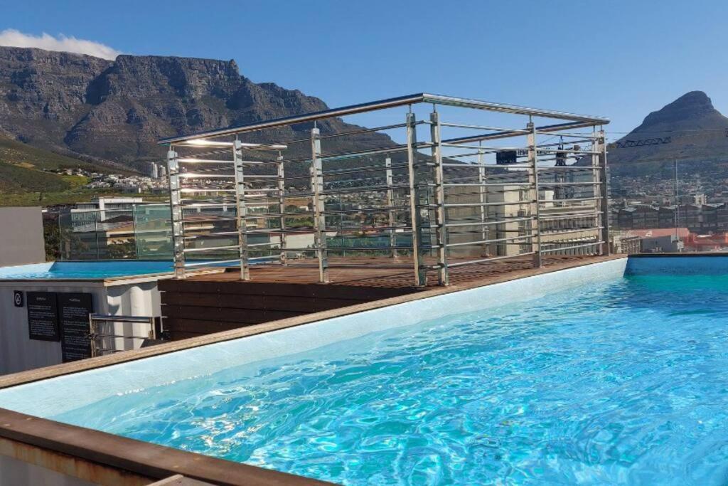 Chic, Central, Family & Group Stay - Stylish 2 Ensuite Bedroom Apartment With Spacious Balcony Cape Town Exterior photo