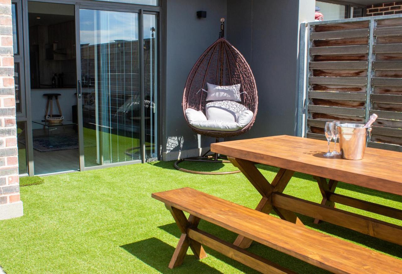 Chic, Central, Family & Group Stay - Stylish 2 Ensuite Bedroom Apartment With Spacious Balcony Cape Town Exterior photo