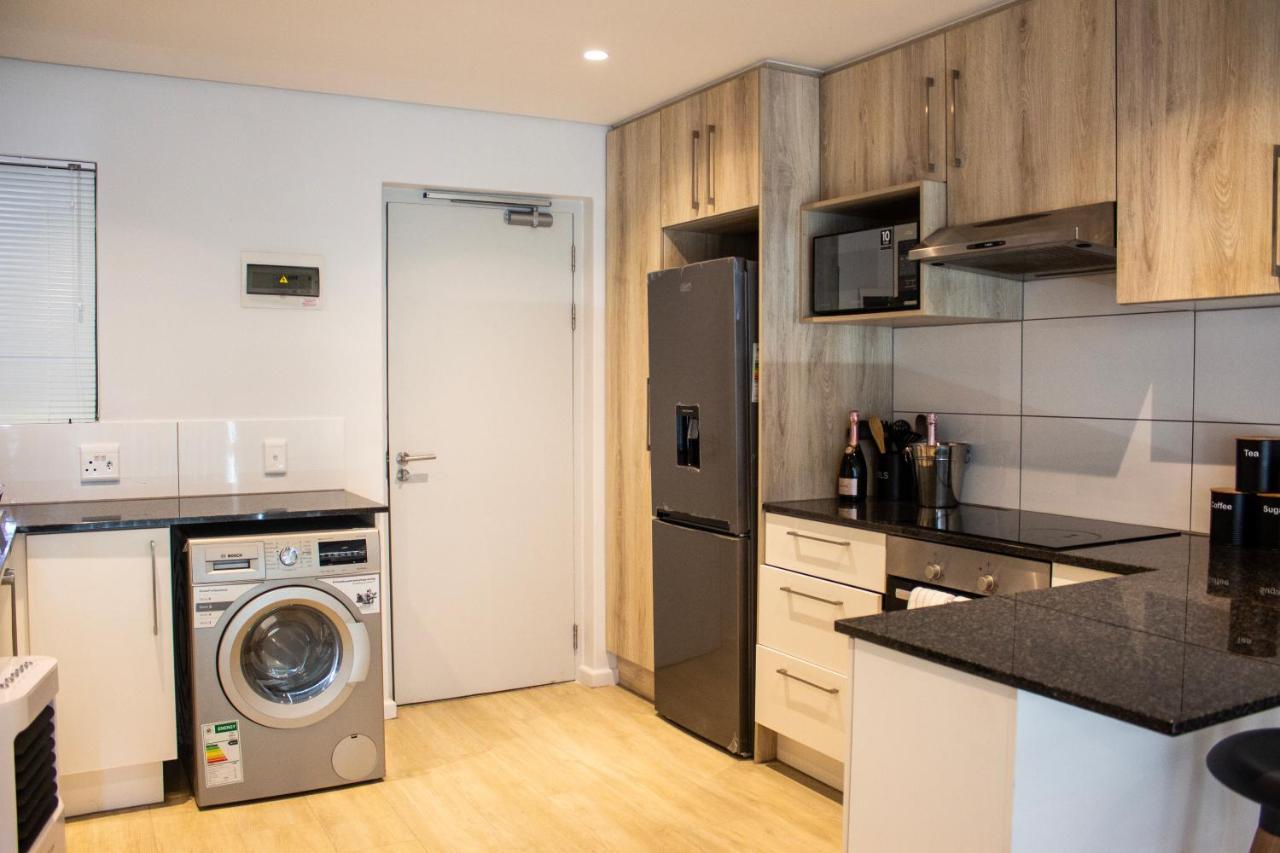 Chic, Central, Family & Group Stay - Stylish 2 Ensuite Bedroom Apartment With Spacious Balcony Cape Town Exterior photo