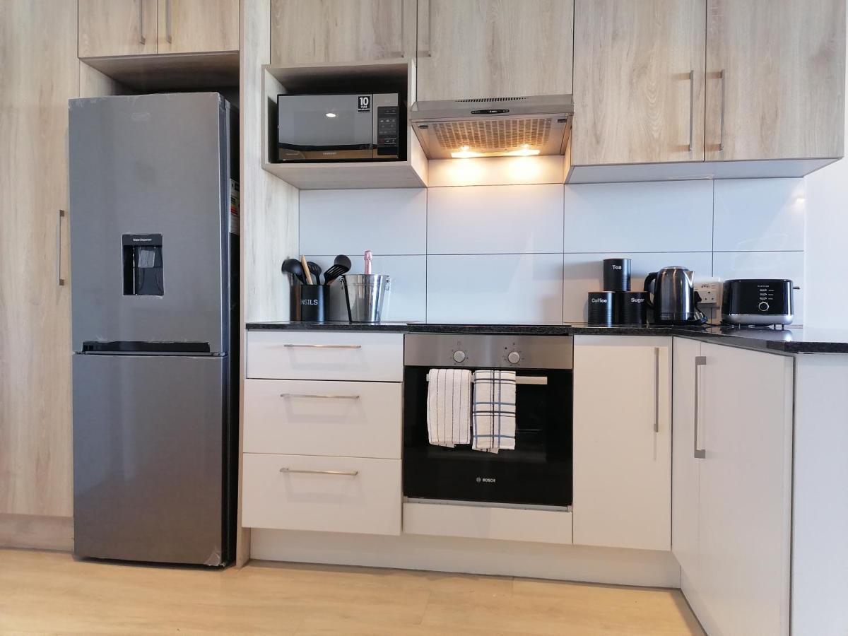 Chic, Central, Family & Group Stay - Stylish 2 Ensuite Bedroom Apartment With Spacious Balcony Cape Town Exterior photo