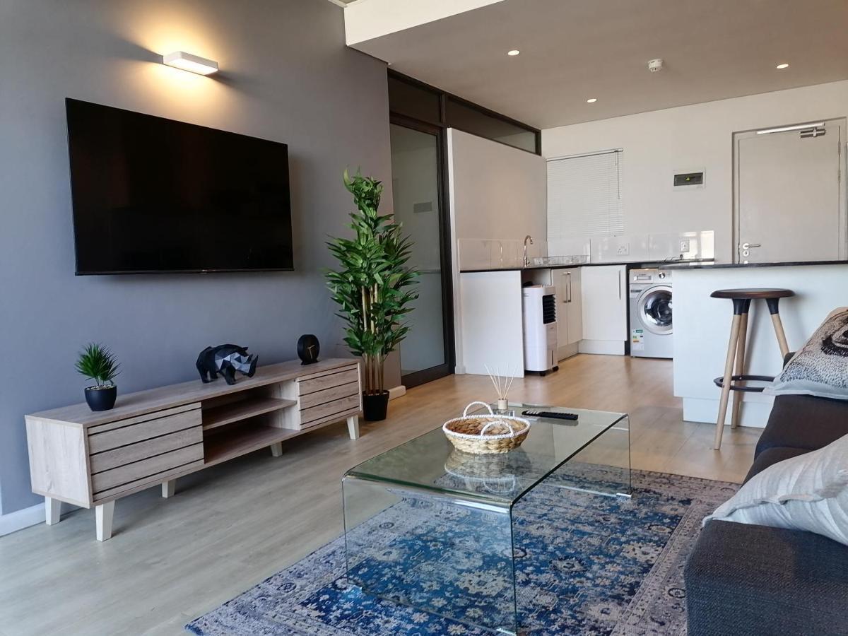 Chic, Central, Family & Group Stay - Stylish 2 Ensuite Bedroom Apartment With Spacious Balcony Cape Town Exterior photo