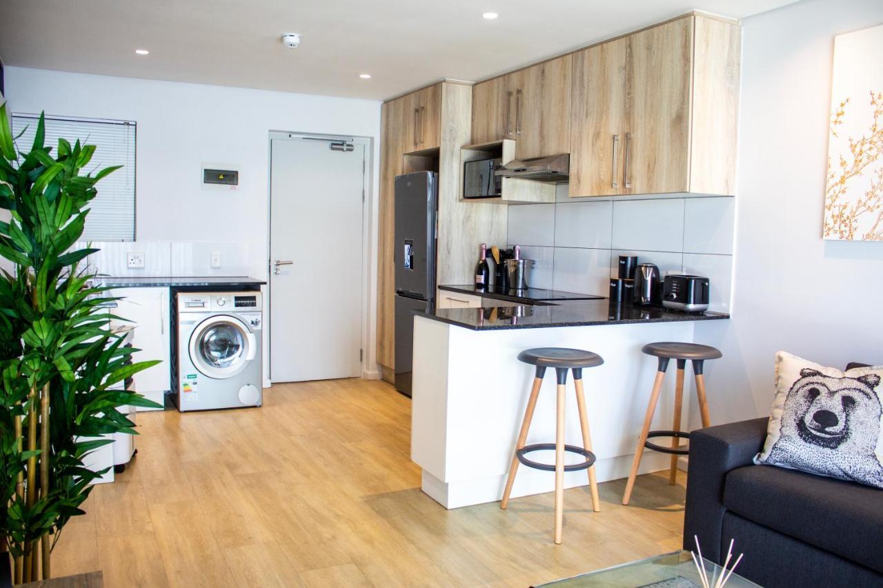 Chic, Central, Family & Group Stay - Stylish 2 Ensuite Bedroom Apartment With Spacious Balcony Cape Town Exterior photo