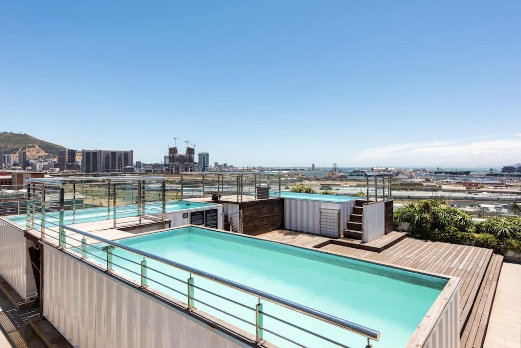 Chic, Central, Family & Group Stay - Stylish 2 Ensuite Bedroom Apartment With Spacious Balcony Cape Town Exterior photo