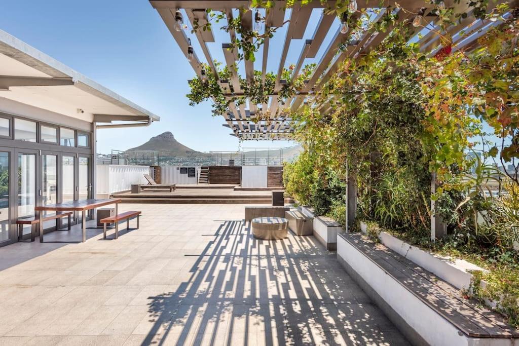 Chic, Central, Family & Group Stay - Stylish 2 Ensuite Bedroom Apartment With Spacious Balcony Cape Town Exterior photo