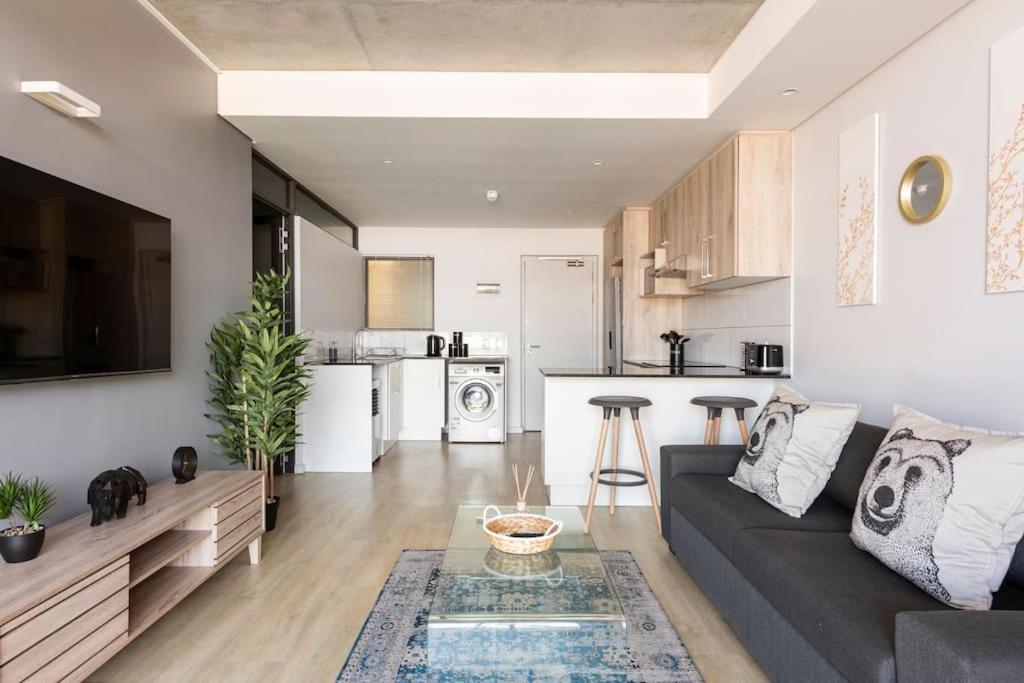 Chic, Central, Family & Group Stay - Stylish 2 Ensuite Bedroom Apartment With Spacious Balcony Cape Town Exterior photo