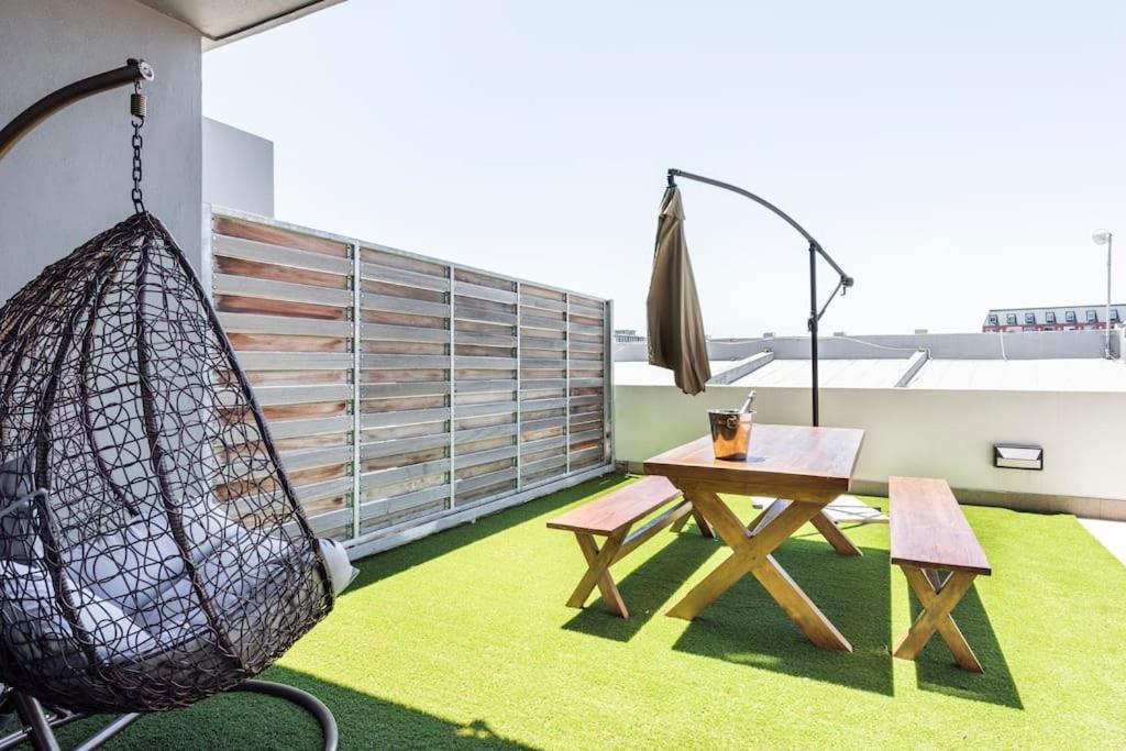 Chic, Central, Family & Group Stay - Stylish 2 Ensuite Bedroom Apartment With Spacious Balcony Cape Town Exterior photo