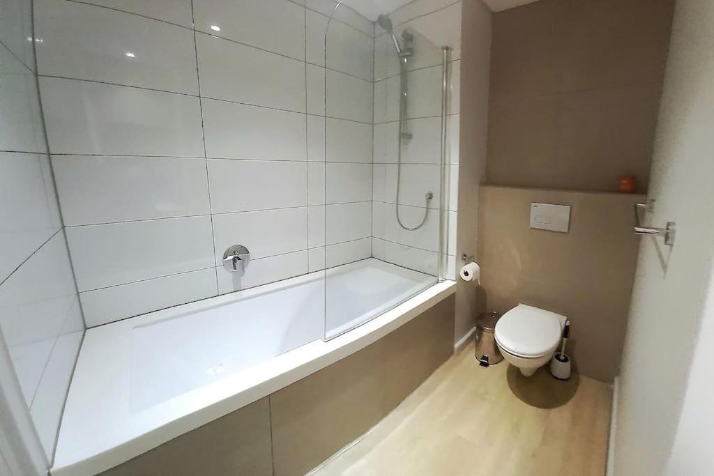 Chic, Central, Family & Group Stay - Stylish 2 Ensuite Bedroom Apartment With Spacious Balcony Cape Town Exterior photo