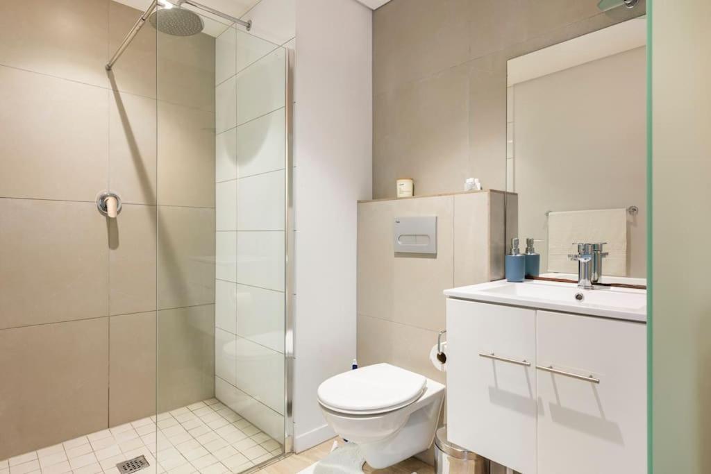 Chic, Central, Family & Group Stay - Stylish 2 Ensuite Bedroom Apartment With Spacious Balcony Cape Town Exterior photo