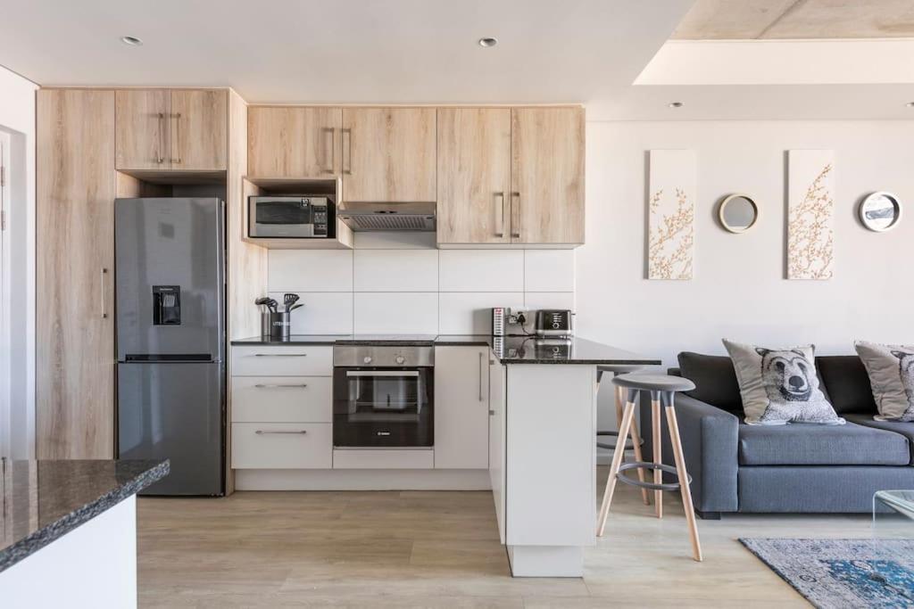 Chic, Central, Family & Group Stay - Stylish 2 Ensuite Bedroom Apartment With Spacious Balcony Cape Town Exterior photo