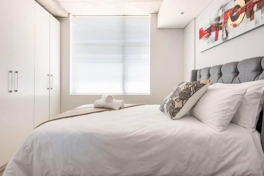 Chic, Central, Family & Group Stay - Stylish 2 Ensuite Bedroom Apartment With Spacious Balcony Cape Town Exterior photo