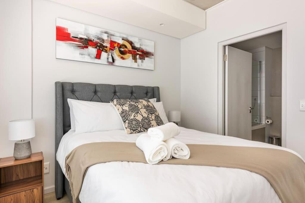 Chic, Central, Family & Group Stay - Stylish 2 Ensuite Bedroom Apartment With Spacious Balcony Cape Town Exterior photo