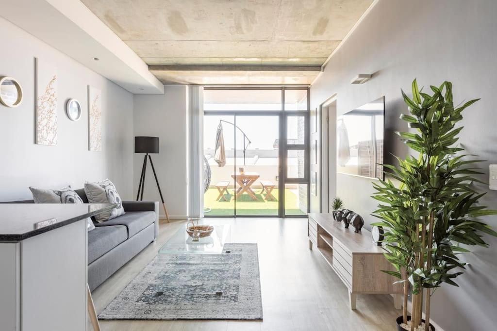 Chic, Central, Family & Group Stay - Stylish 2 Ensuite Bedroom Apartment With Spacious Balcony Cape Town Exterior photo
