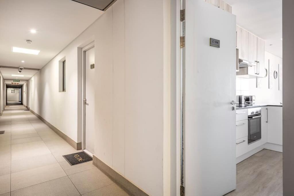 Chic, Central, Family & Group Stay - Stylish 2 Ensuite Bedroom Apartment With Spacious Balcony Cape Town Exterior photo