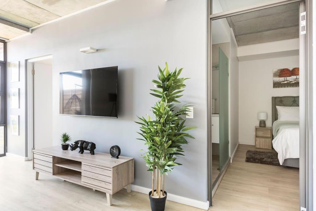 Chic, Central, Family & Group Stay - Stylish 2 Ensuite Bedroom Apartment With Spacious Balcony Cape Town Exterior photo