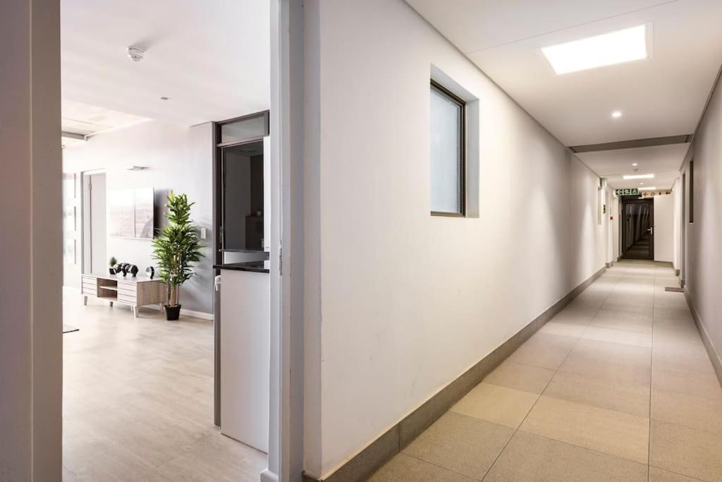 Chic, Central, Family & Group Stay - Stylish 2 Ensuite Bedroom Apartment With Spacious Balcony Cape Town Exterior photo
