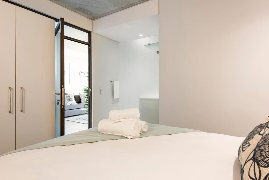 Chic, Central, Family & Group Stay - Stylish 2 Ensuite Bedroom Apartment With Spacious Balcony Cape Town Exterior photo
